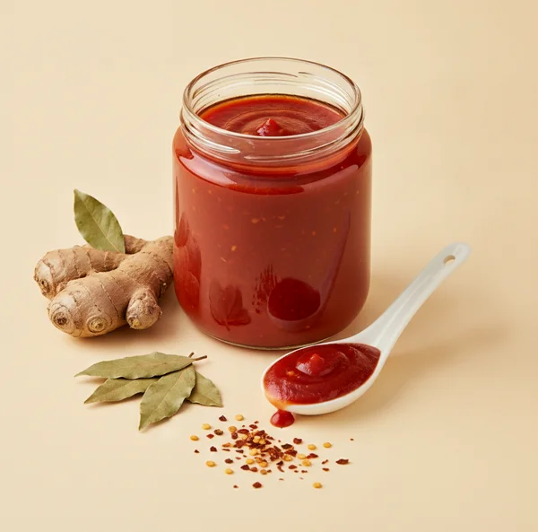 Salsa Piccante al Pomodoro, Zenzero e Alloro